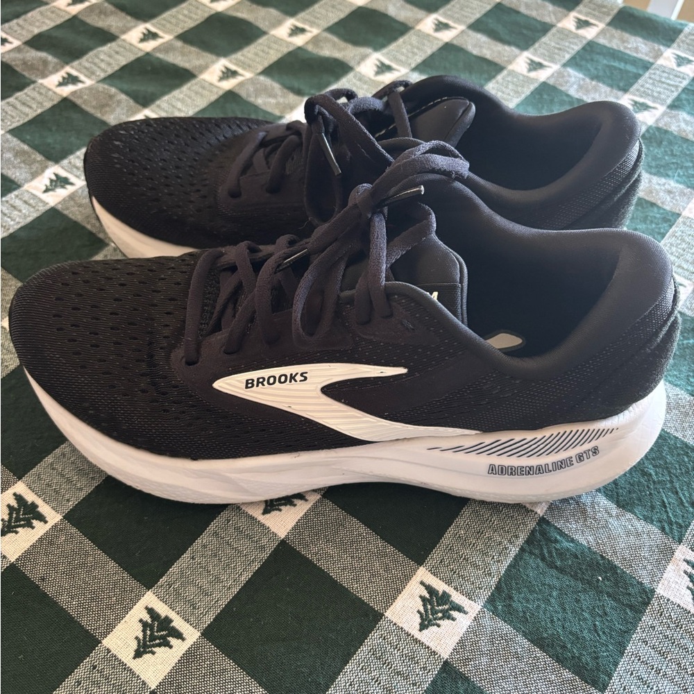 Brooks Adrenaline GTS 24 Women's Black and White Athletic Shoes
